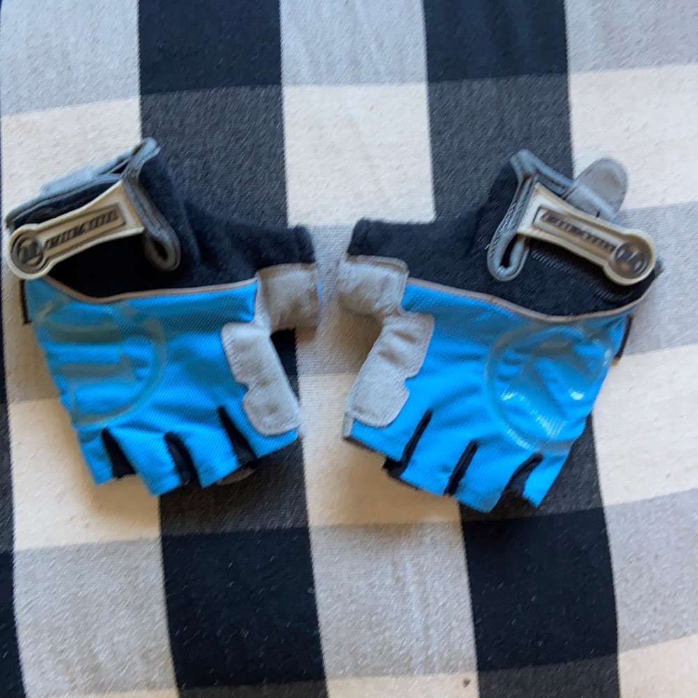Weight lifting workout gloves